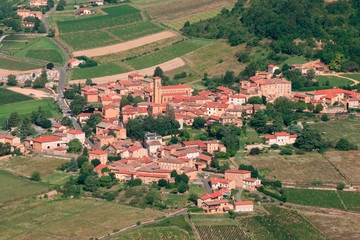 Fototapeta na wymiar Photo aérienne de Theizé en Beaujolais