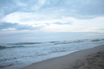 Fototapeta na wymiar the ocean and the beautiful sky