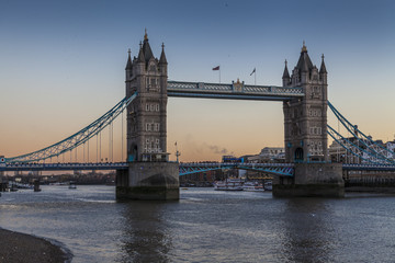 Obraz premium Tower Bridge in London at sunset