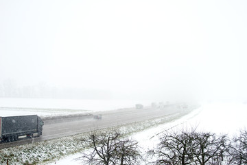 Autobahn im Winter