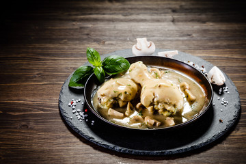 Chicken legs with mushroom sauce