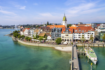 Fototapeta na wymiar Friedrichshafen vom Moleturm 
