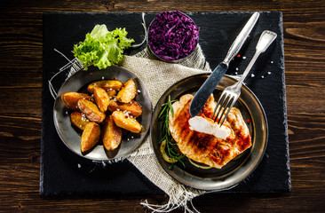 Grilled chicken fillet and vegetables