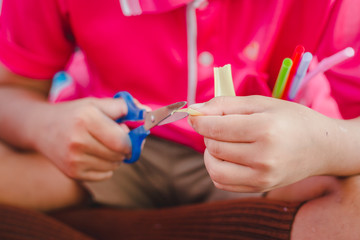 The Students are making straw flowers in classroom.