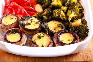 Obraz na płótnie Canvas Baked mushrooms with cheese, broccoli