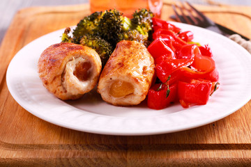 Turkey breast rolls with apricot and vegetables