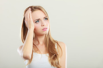 Obraz premium woman suffering from head pain