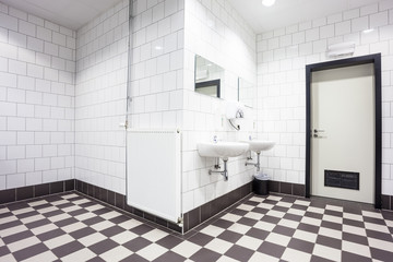 sink on the wall