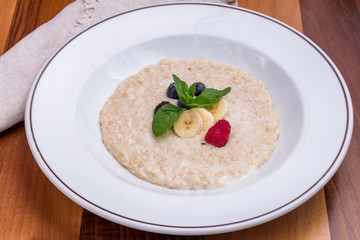 Oatmeal with berries
