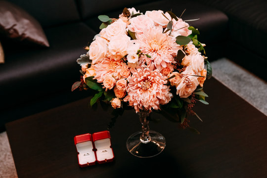 Cartier Gold Rings Flowers Box Table