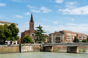 Fototapeta na wymiar Verona Kirche