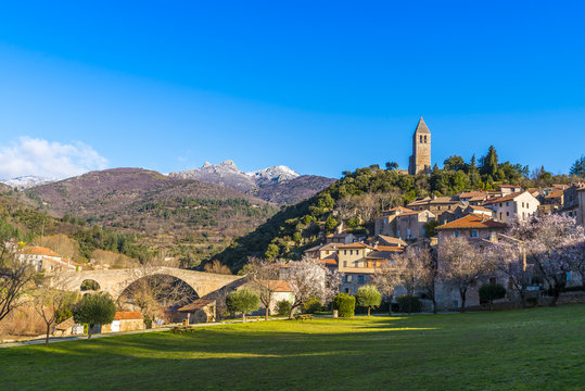 Village d'Olargues en Occitanie, H&eacute;rault en France