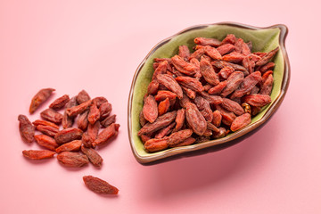  dried Tibetan goji berries in ceramic bowl