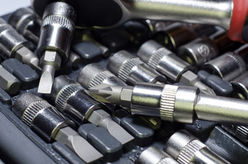 Ratcheting Multi-Bit Screwdriver