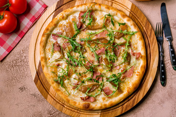 Pizza with pears and Gorgonzola cheese.