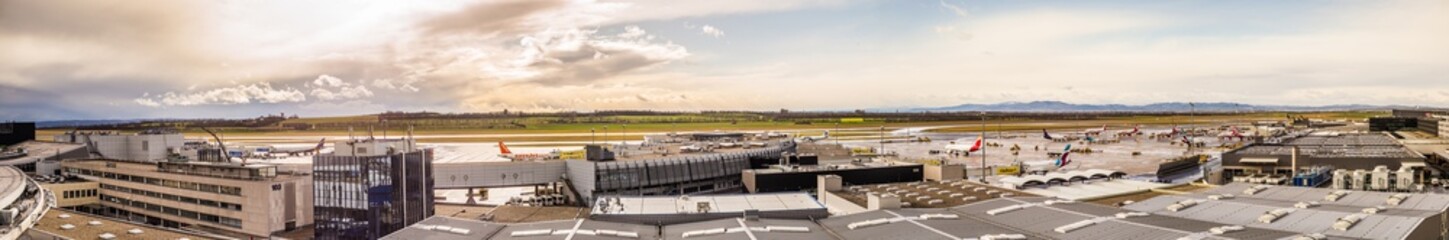 Obraz premium Flughafen Wien Schwechat Österreich (LOWW) Panorama 