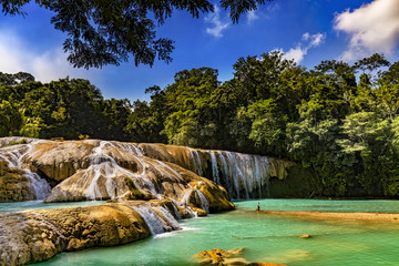 Mexico. The Agua Azul cascades ("Blue-water Falls", located in the southern state of Chiapas) - the largest cataracts © WitR
