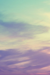 Obraz premium The vertical view of sky background or texture at the sunset time with clouds. Copy space