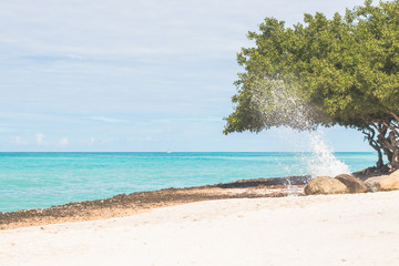 Wellen am Eagle Beach