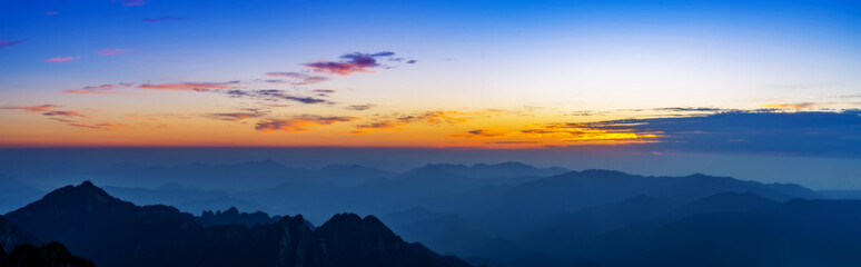 Fototapeta na wymiar Sunrise in Mount Huangshan, China