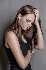 Obraz premium crying teenage girl looking at the camera