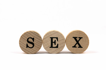 Sex, Buchstaben auf Holz