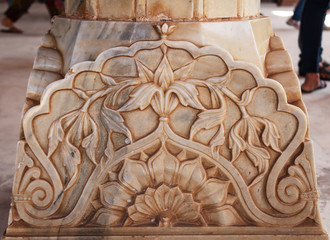 art made on the pillars of the amber fort Jaipur