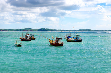 Obraz premium Beautiful seascape with fishing boats on the water.
