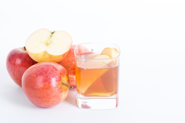Fototapeta na wymiar Apple cider vinegar in a glass cup and fresh apples on white background.