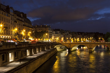 Fototapeta na wymiar Night view of river Seine at night. Paris, France.