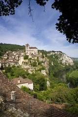 Fototapeta na wymiar Europe, France, Midi Pyrenees, Lot, 46, St Cirq Lapopie, historic clifftop village tourist attraction