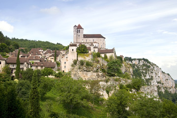 Fototapeta na wymiar Europe, France, Midi Pyrenees, the historic clifftop village tourist attraction of St Cirq Lapopie in The Lot
