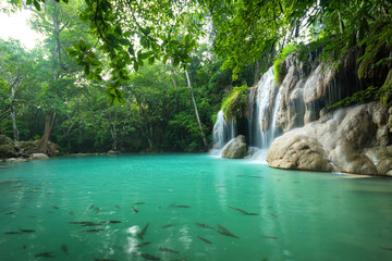 Fototapeta na wymiar Breathtaking green waterfall