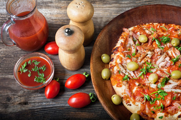 pizza with olives and tomato sauce