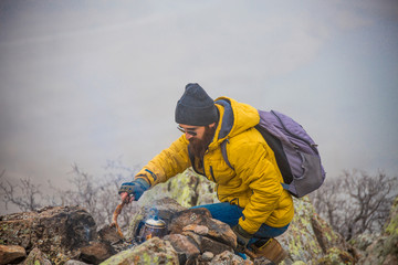 living conditions of man in mountain