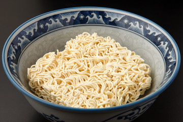 インスタントラーメンの麺