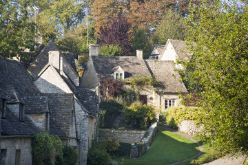 Fototapeta na wymiar England, Gloucestershire, Cotswolds, picturesque cotswold cottages at Bibury, early autumn