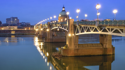 Naklejka premium View of Garonne river and hospital La Grave in Toulouse city 
