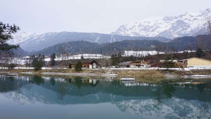 Terfens in Tirol Österreich nahe Schwaz Badesee Weisslahn im Winter 2018