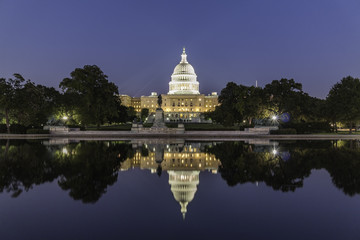 Obraz premium The United States Capitol Building, seen from reflection pool on dusk. Washington DC, USA.