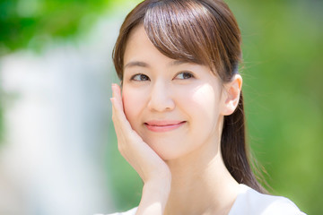 Fototapeta premium スキンケア・女性・新緑
