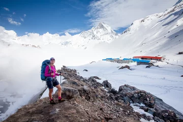 Fotobehang Annapurna Trekker on the way to Annapurna base camp, Nepal