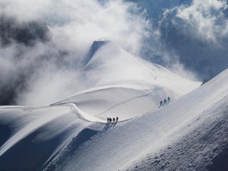 Aiguille du Midi - szczyt w Alpach w masywie Mont Blanc - obrazy, fototapety, plakaty