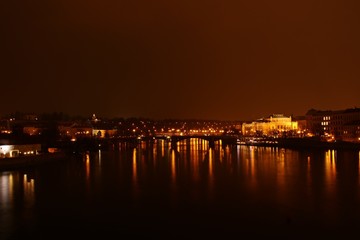 Obraz premium Blick über die Moldau auf das Rudolfinum in Prag