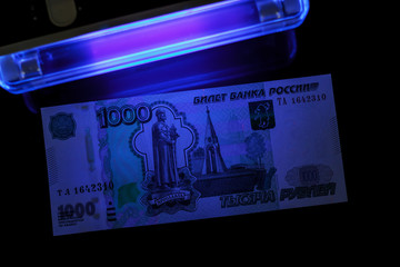 Authentication of the banknote 1000 RUB by the ultraviolet detector