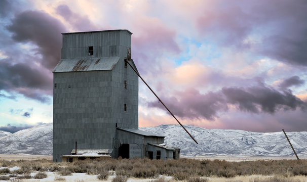 Ild grain silow in a show covered field in the Idaho winter