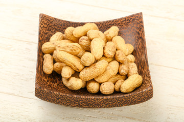 Unpeeled peanuts