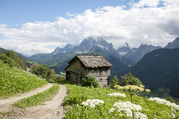 path that descends to the valley between the Italian Alps