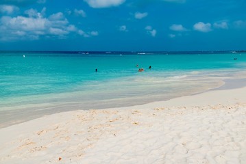 Fototapeta na wymiar panorama of the Eagle Beach white beach of the Caribbean sea Island of Aruba
