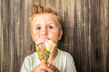 Kind mit eis